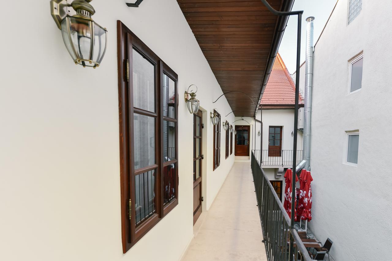 Le Petit Paris Hotel Cluj-Napoca Luaran gambar