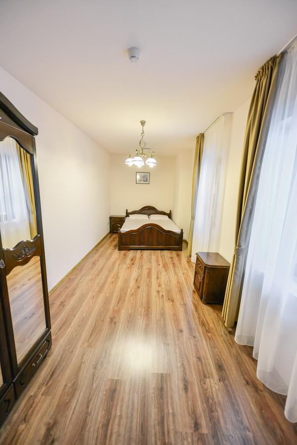 Le Petit Paris Hotel Cluj-Napoca Luaran gambar