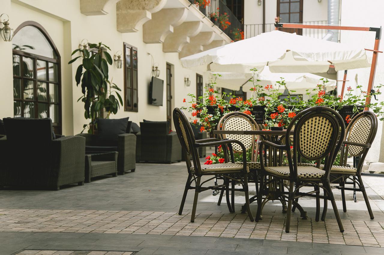 Le Petit Paris Hotel Cluj-Napoca Luaran gambar