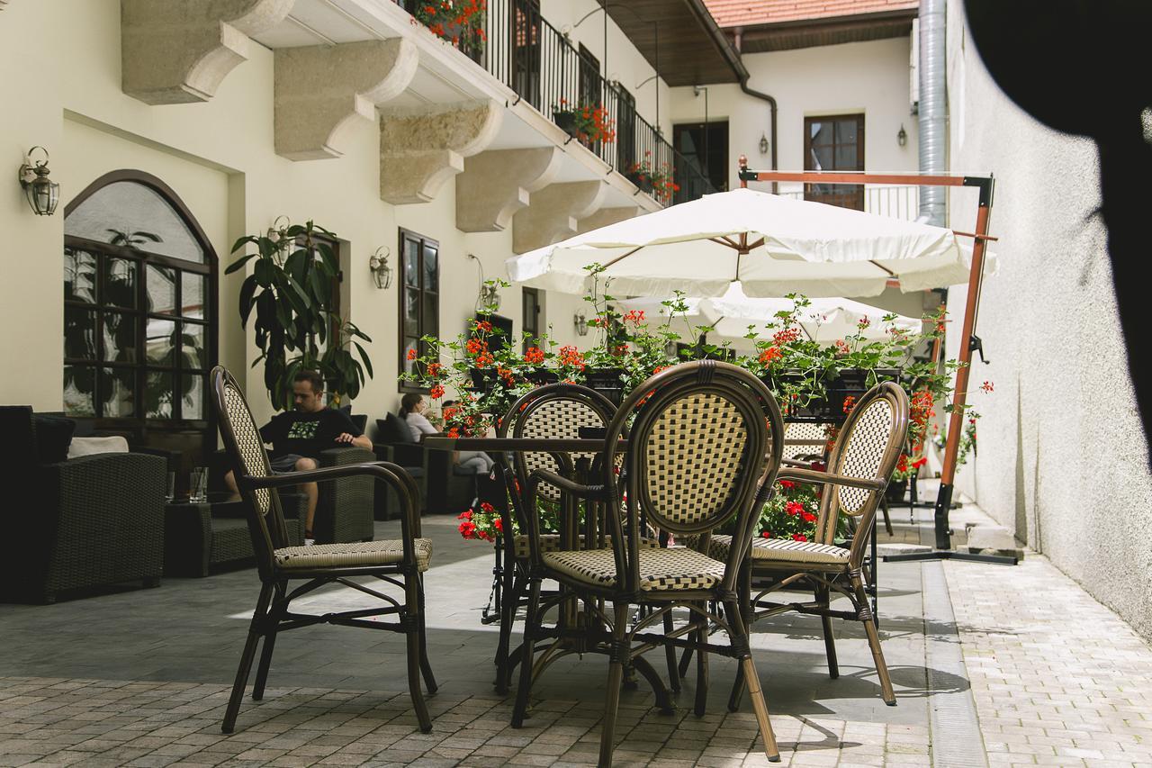 Le Petit Paris Hotel Cluj-Napoca Luaran gambar
