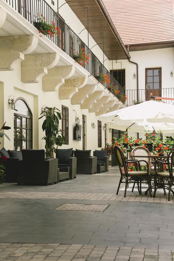 Le Petit Paris Hotel Cluj-Napoca Luaran gambar